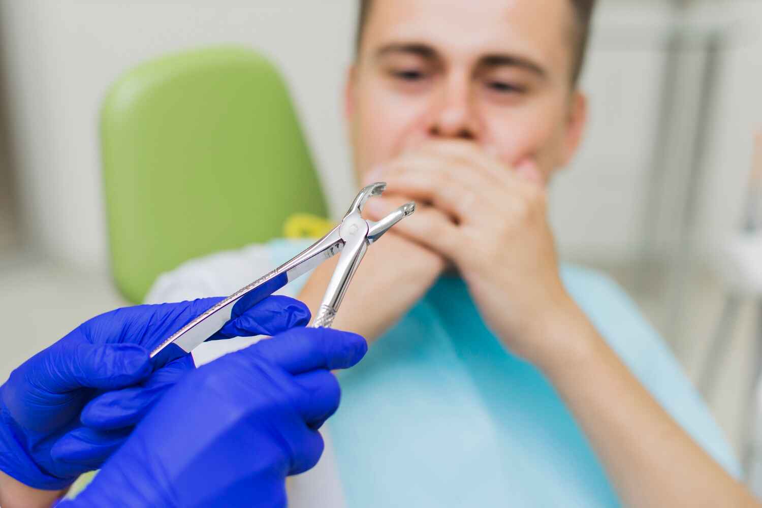 What Is an Emergency Tooth Extraction?