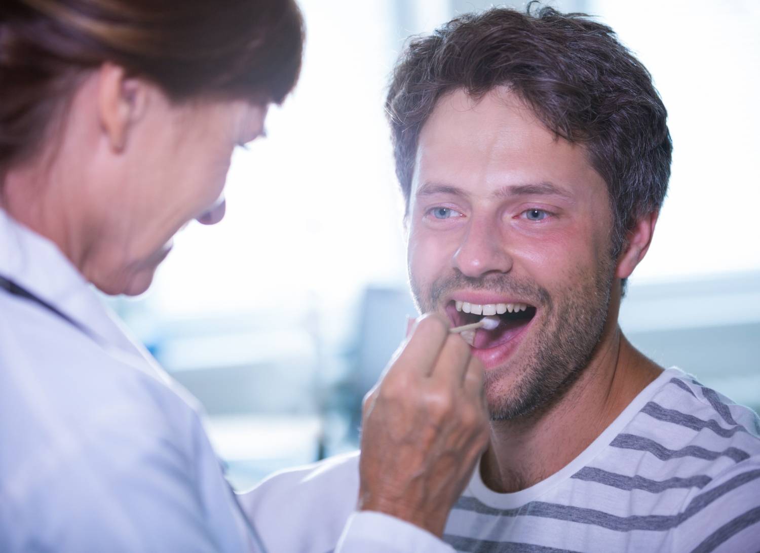 What to Expect During a Tooth Extraction – steps of the dental removal process explained.