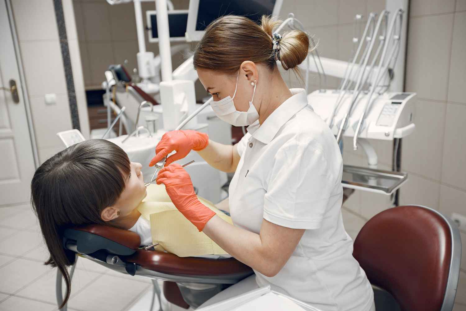 Emergency Tooth Removal in Solihull: What to Expect and Where to Go